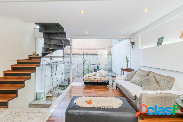 Casa com 4 quartos, 223m², à venda Casa com 4 quartos, 223m², à venda