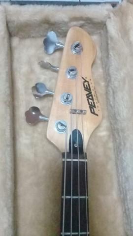 Baixo peavey americano 4 cordas ativo