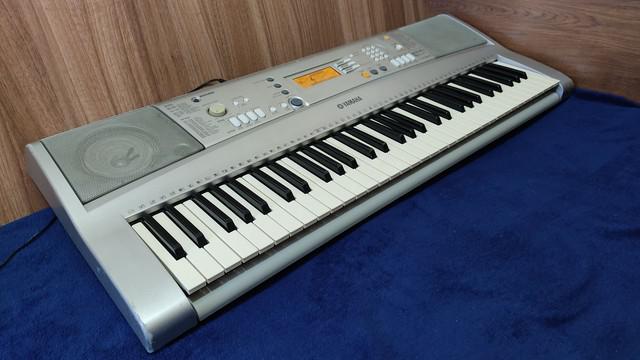 Teclado Yamaha Psr E303 Funcionando Perfeitamente R$ 550,00