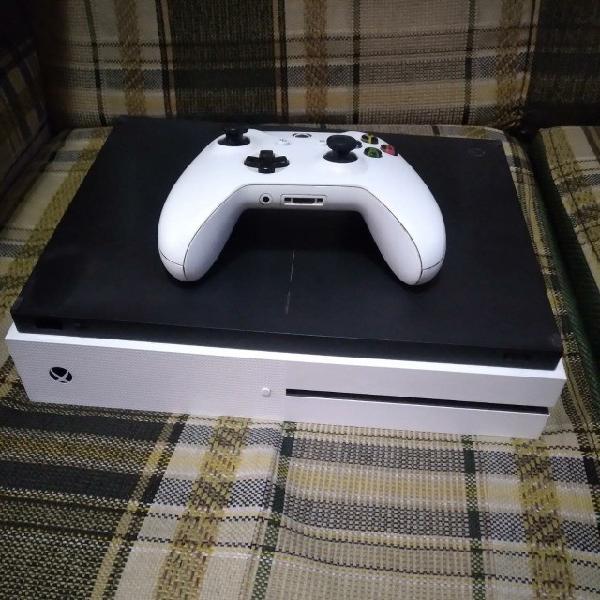 Vendo Xbox one S, pouco usado e nunca aberto.