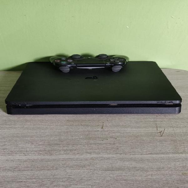 Playstation 4 slim