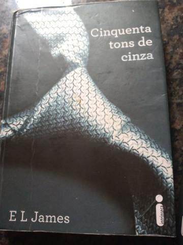 Dois livros: cinquenta tons de cinza e cinquenta mais escuro