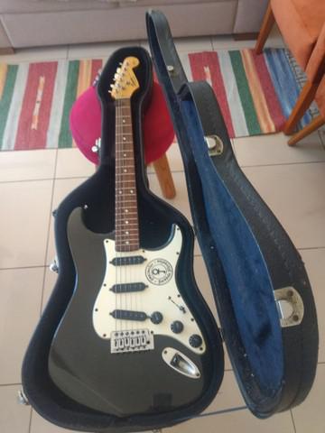 Guitarra squier série califórnia customizada