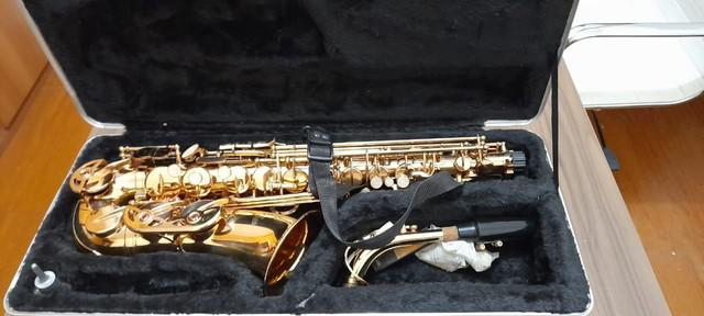 saxofone Benson usado, super novo +'estojo. PARA VENDER