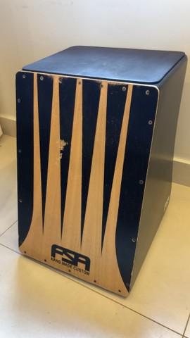 Cajon FSA Elétrico - Kit Completo (Caderno, Vassoura e