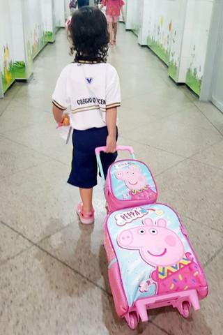 Mochila de rodinhas da peppa. marca xeryus. tipo escolar.