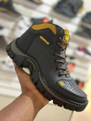 Bota coturno motociclista caterpillar com proteção -