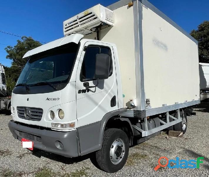 Caminhão Accelo Baú Mercedes Benz 915 Refrigerado