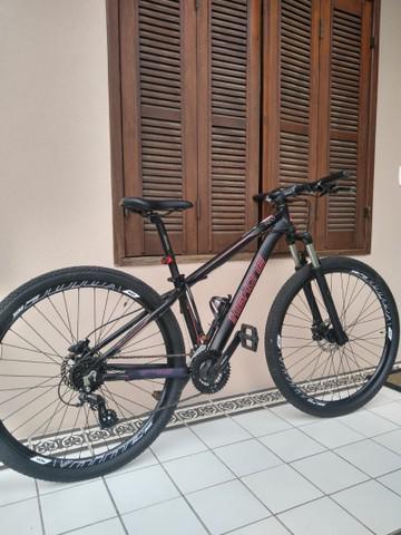 MOUNTAIN BIKE ARO 29 COM 21V MARCHAS TAMANHO 17