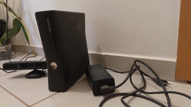 Vendo xbox 360 destravado com freestyle e kinect