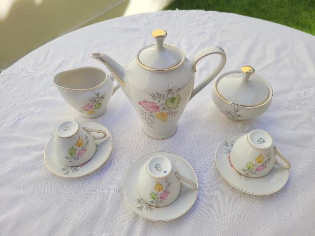 Conjunto café porcelana Mauá (bule, açucareiro, cremeira