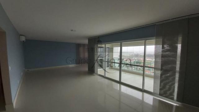 Apartamento aluguel e venda 4 dormitórios 233,72m²