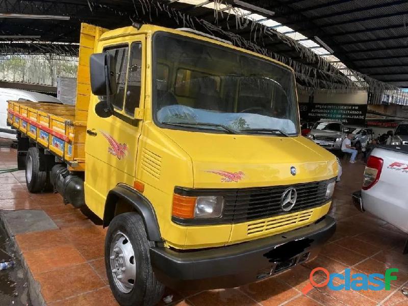 Caminhão mercedes benz 710 carroceria nova