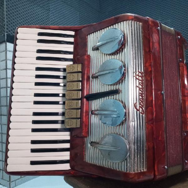 Vendo Acordeon Scandalli italiana de 80 Baixos em terça de