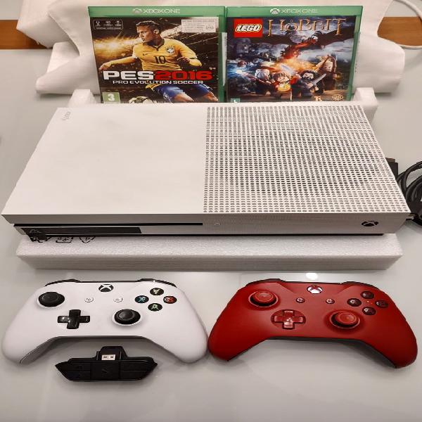 Xbox one s - 1 tb - 2 controles com baterias recarregáveis