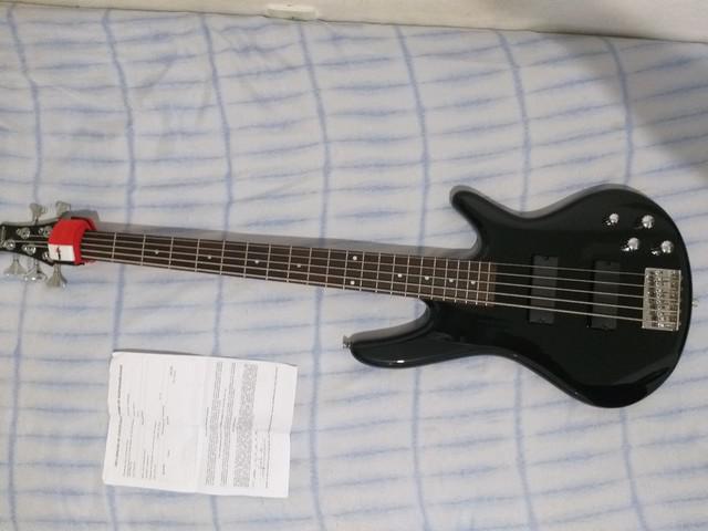 Baixo ibanez 5 cordas gsr 205