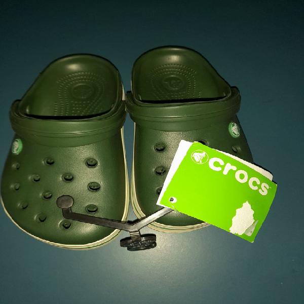 Crocs original, nike slide. nunca usada