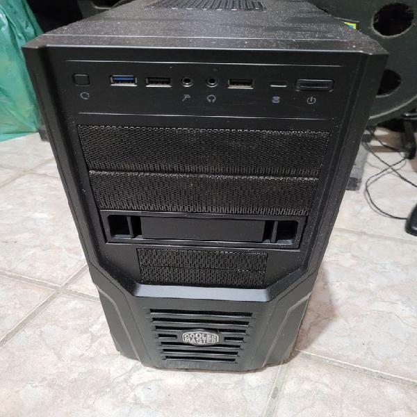 Gabinete Cooler Master