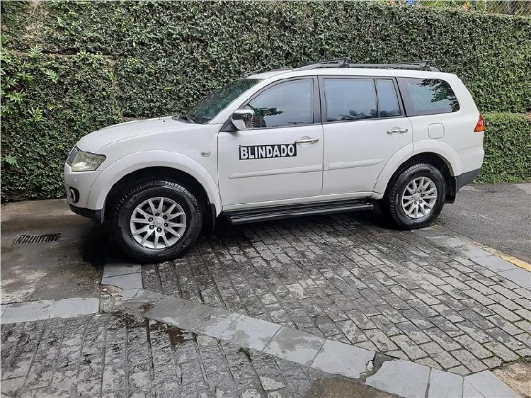 Carro Usado MITSUBISHI PAJERO DAKAR 3.2 HPE 4X4 7 LUGARES