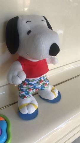 Pelúcia snoopy surfista