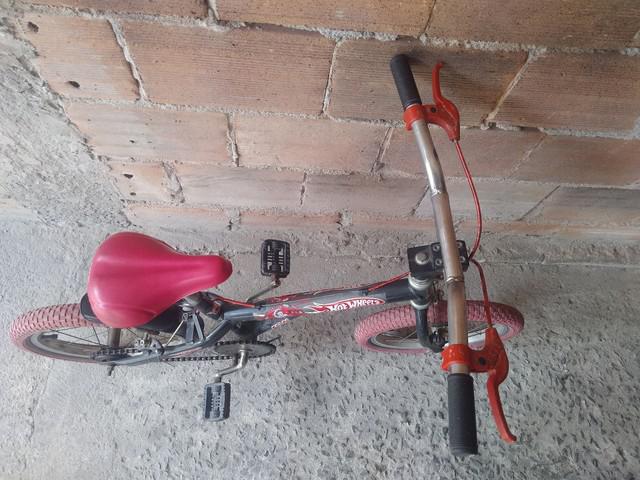 Bicicleta infantil Caloi HOT WHEELS aro 16