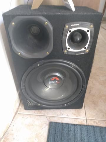 Duas caixas de som de 12 600wrms com som philips