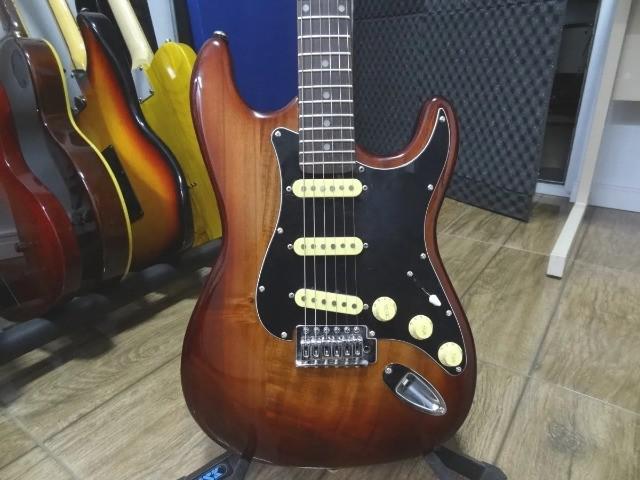 Guitarra strato sundburst captadores alnico v