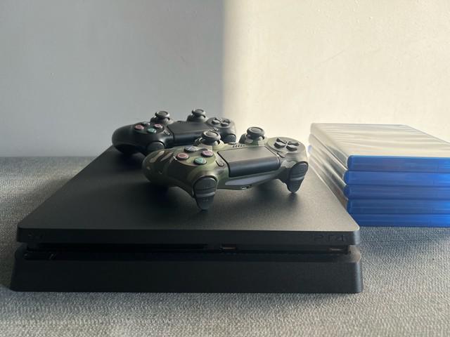 Playstation 4 slim