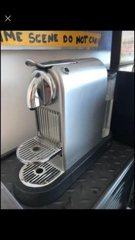 Vendo cafeteira nespresso prata, 110v, acompanha