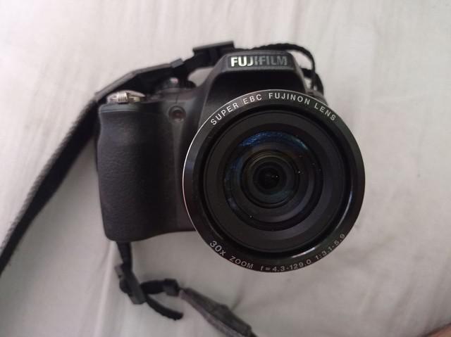 Camera semi profissional FujiFilm