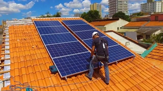 Ajudante e Instalador de Sistemas Fotovoltaicos (Energia