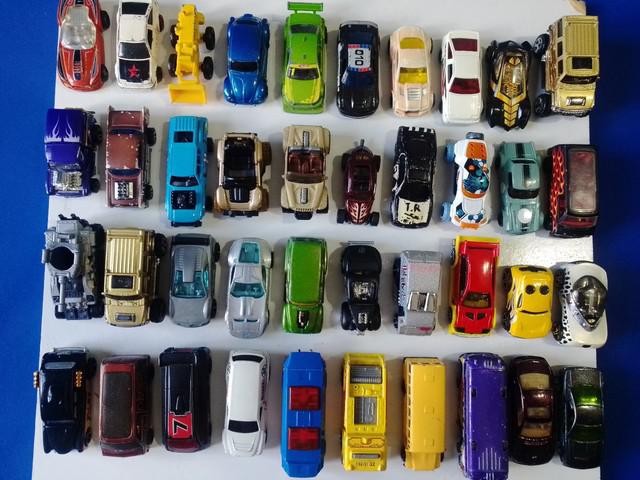 Lote 40 carrinhos Hotwheels