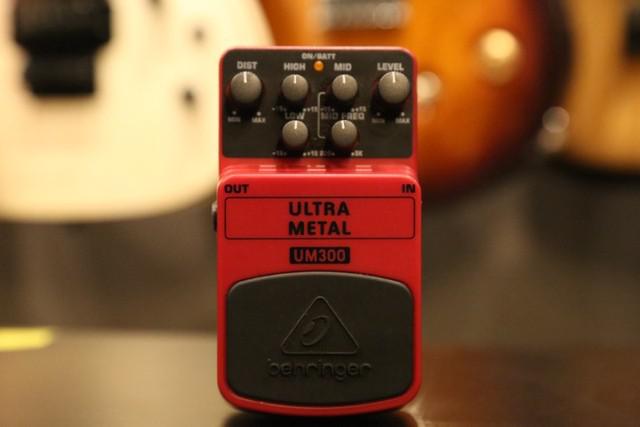 Pedal Guitarra Ultra Metal UM300 Behringer