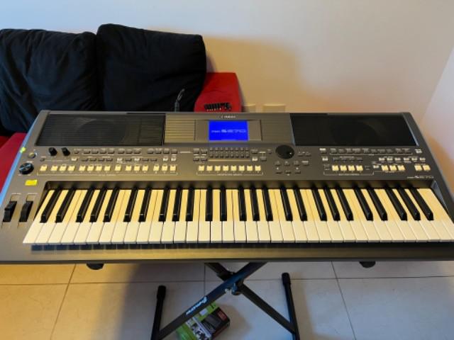 Teclado yamaha - psr s670 - novo