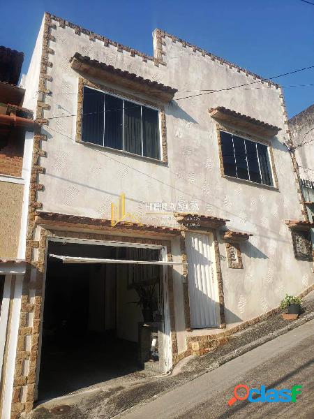 Ótima casa triplex em condomínio na Taquara