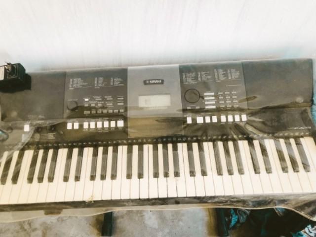 Vendo teclado profissional yamaha psr e423