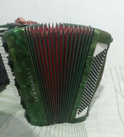 Acordeon(sanfona), 120 baixos, 7 registros scandalli