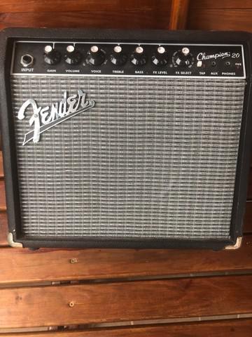 Amplificador de guitarra fender modelo champion 20