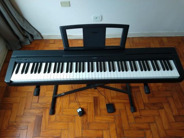 Piano Yamaha P35-B + Fone de ouvido AKG52