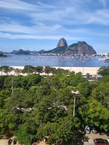 Alugo quarto compartilhado feminino Botafogo