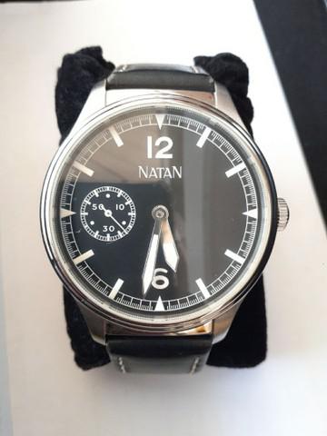 Relógio marca Natan caixa aço manual 44 MM