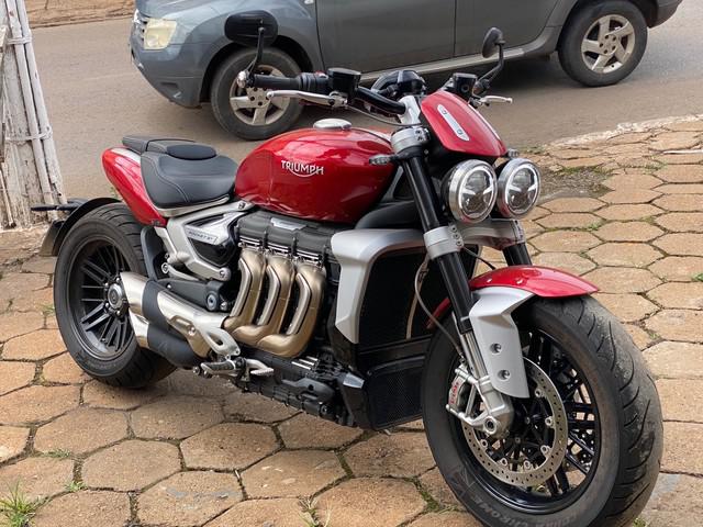 Triumph rocket 3 2500cc, com apenas 1800km!! Triumph rocket 3 2500cc, com apenas 1800km!!
