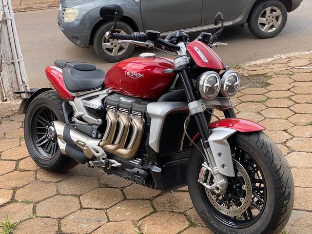 TRIUMPH ROCKET 3 2500cc, COM APENAS 1800KM!!