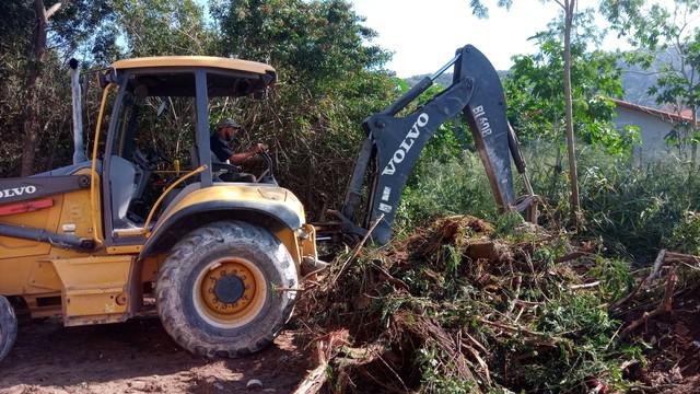 Limpeza de terreno, escavação e terraplanagem