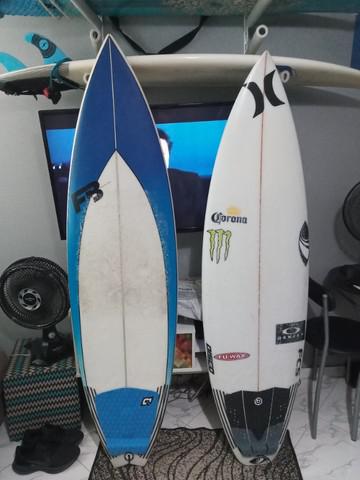 Duas pranchas de surf semizeros