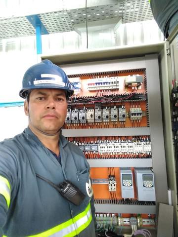 Eletricista técnico em eletrotécnica.