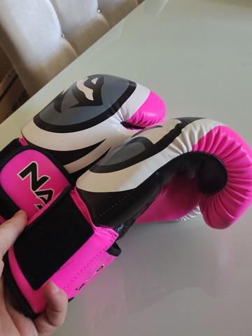 Luva Naja Boxe/ Muay Thai + Bandagem Rosa