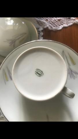 Louça de bolo e café antiga.