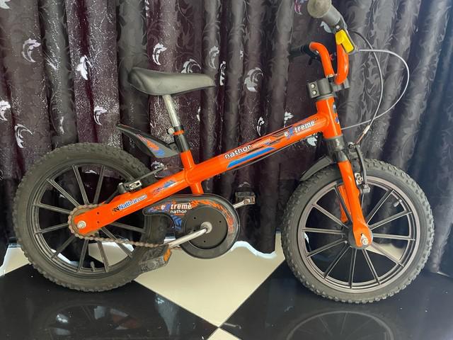 Bicicleta infantil nathor extreme aro 16 freios v-brakes cor