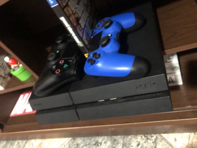 PS4 500GB/ 2 Controles